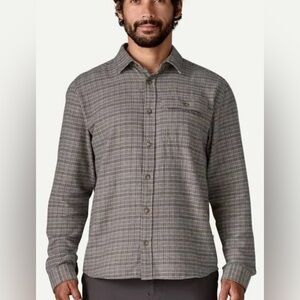 Men’s Pategonia long sleeved lightweight fjord flannel shirt.  Medium.  New